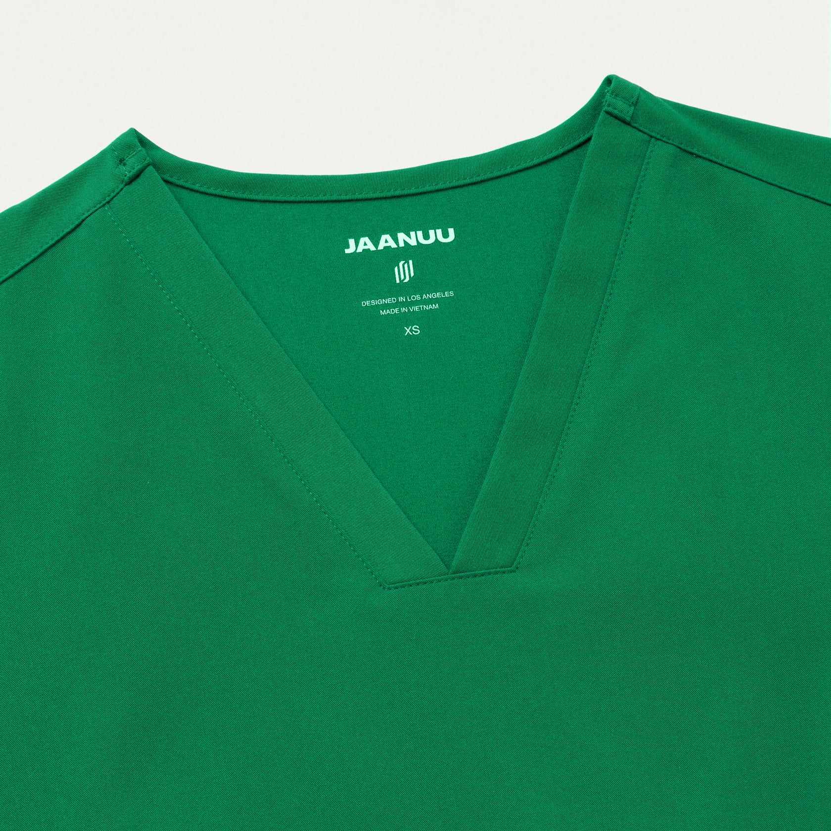 Carte Slim 2-Pocket Scrub Top - Emerald Green - WOMEN'S TOPS - Jaanuu