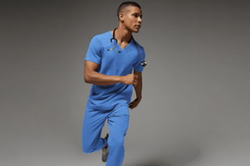 Man-running-wearing-blue-jaanuu-scrubs
