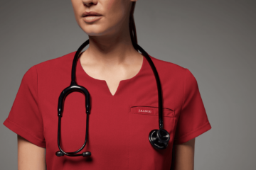 Nurse-wearing-jaanuu-wine-scrubs-and-stethoscope