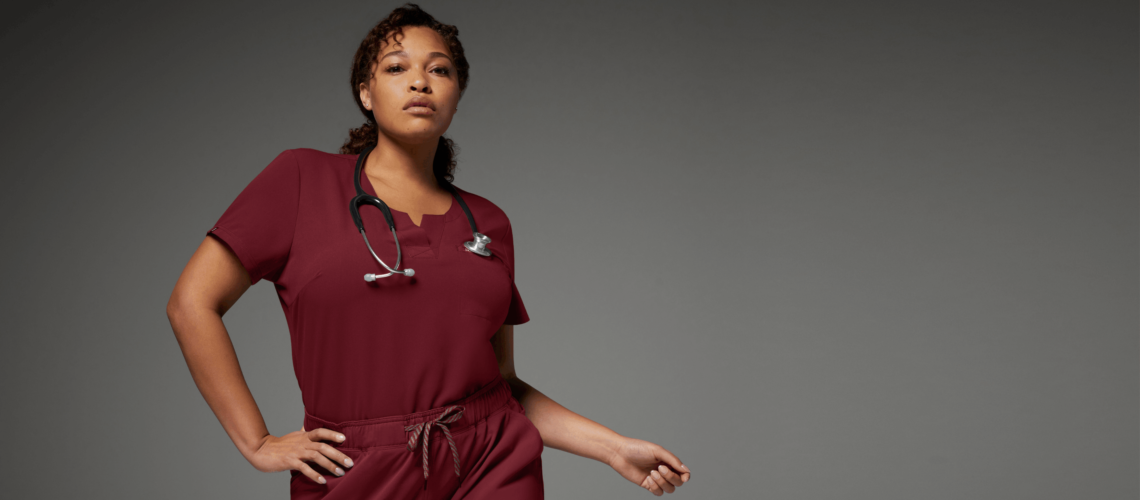 Nurse-wearing-wine-jaanuu-scrubs