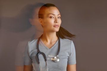 Blurry-image-of-woman-wearing-gray-jaanuu-scrubs