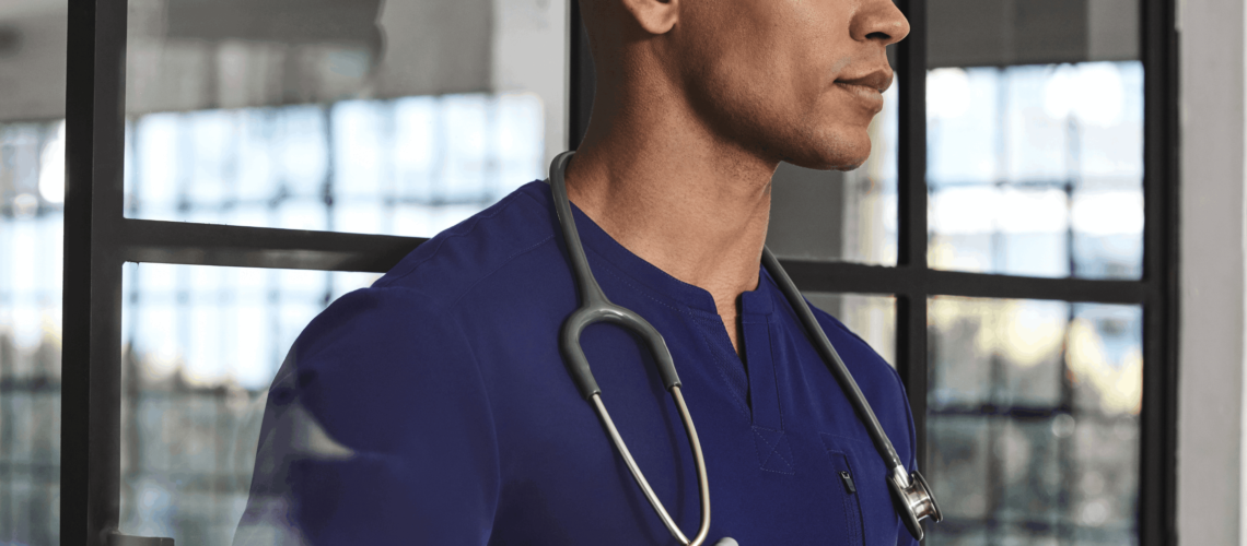 physician-wearing-jaanuu-scrubs