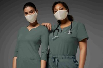 nurses-wearing-masks-in-front-of-grey-background