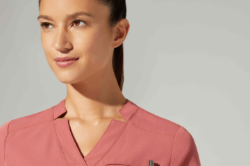 relaxed-3-pocket-top-scrubs