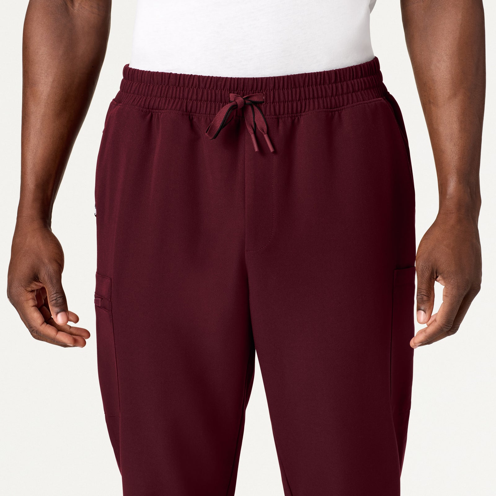 Osmo 8-Pocket Scrub Jogger - Burgundy on-body detail
