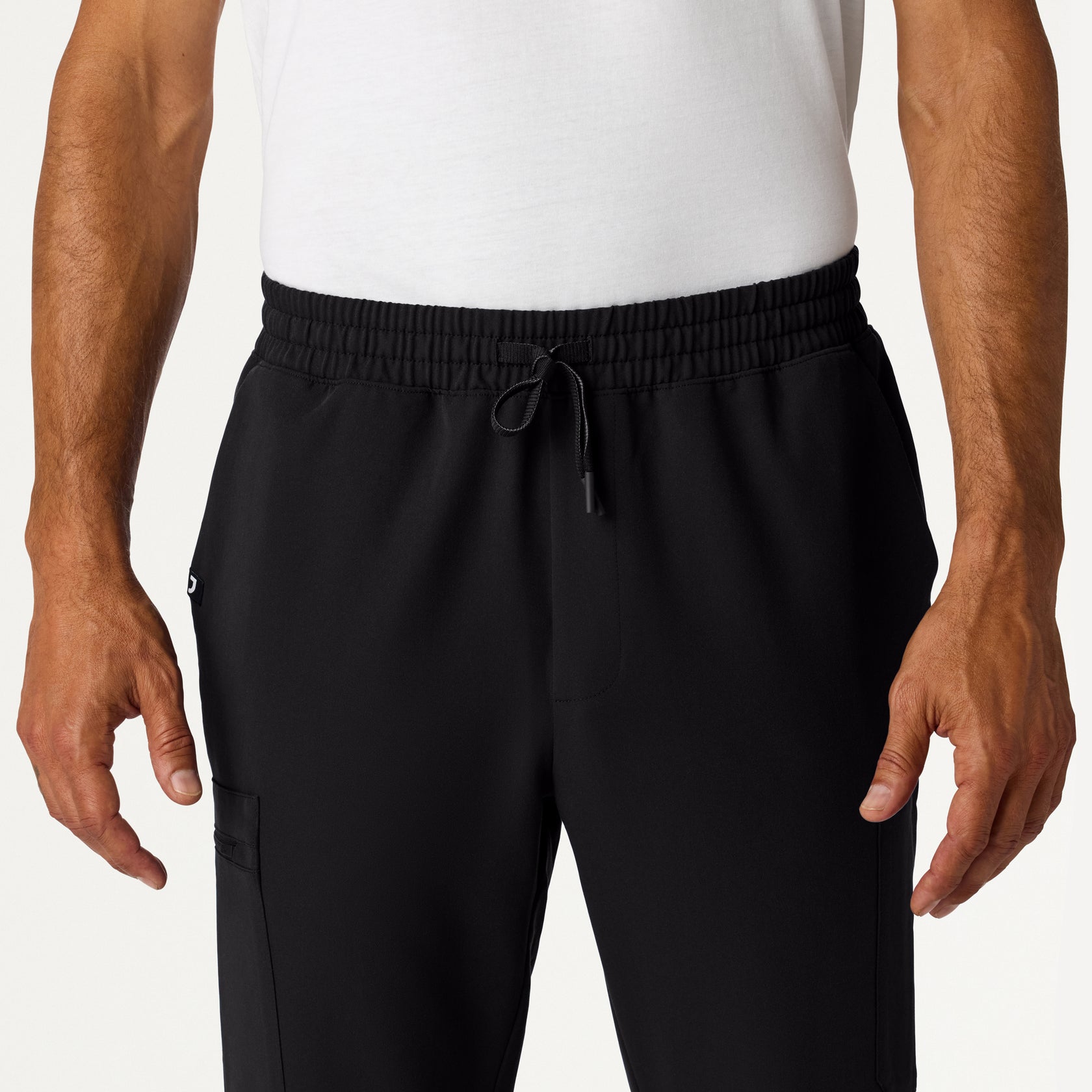 Osmo Slim 8-Pocket Scrub Jogger - Black on-body detail