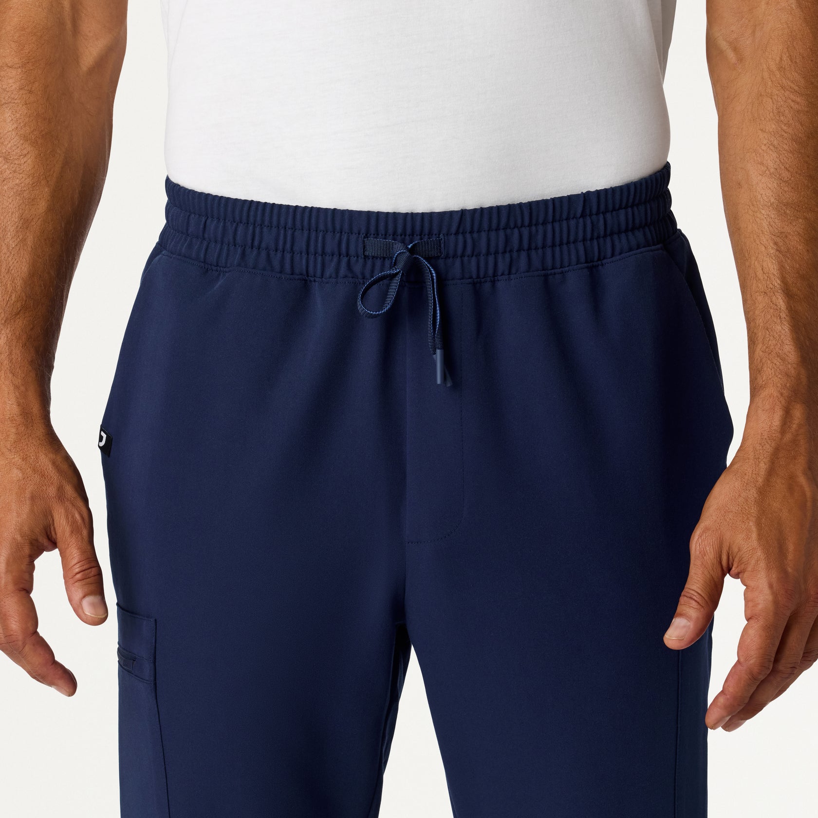 Osmo Slim 8-Pocket Scrub Jogger - Midnight Navy on-body detail