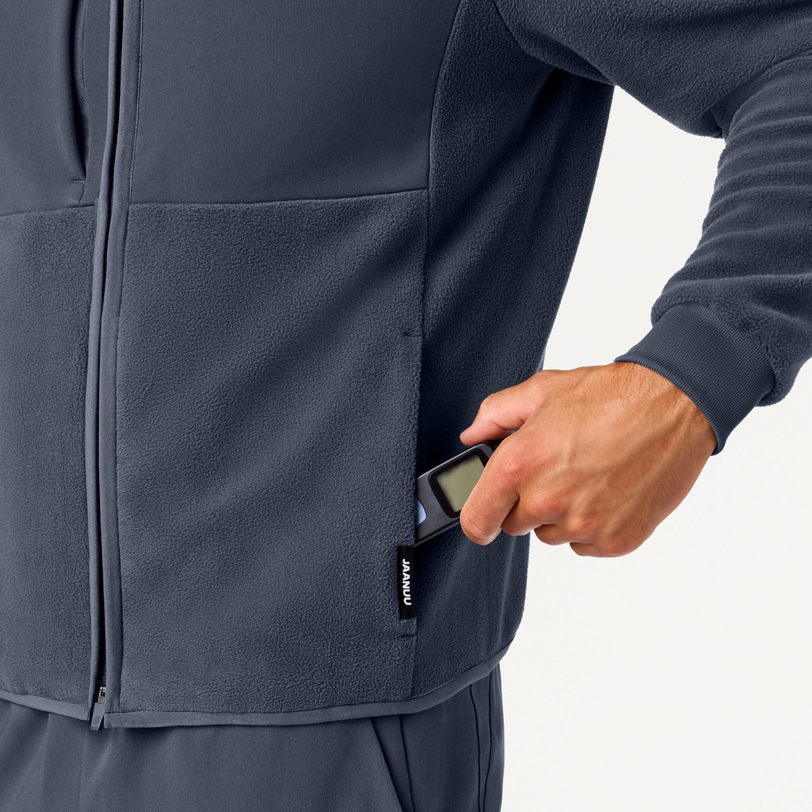 Cloud Hybrid Fleece Jacket - Carbon Gray on-body detail