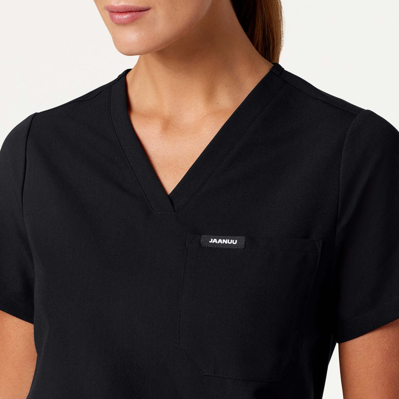 Rhena Essential 1-Pocket Scrub Top - Black – JAANUU