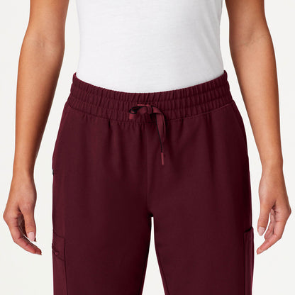 Neo Everyday Cargo Scrub Jogger - Burgundy on-body detail