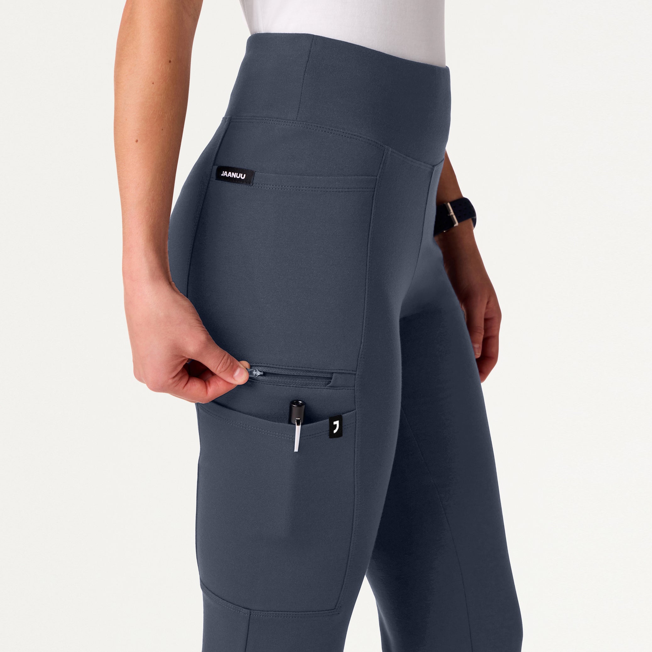 Perri UltraSOFT Yoga Scrub Pant - Carbon Gray – Jaanuu