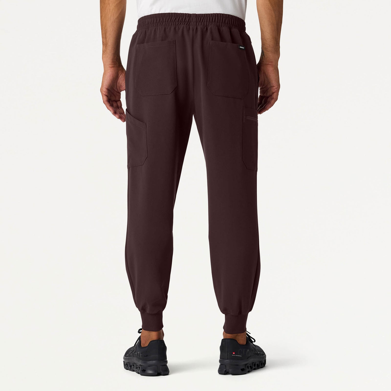 Osmo 8-Pocket Scrub Jogger - Black