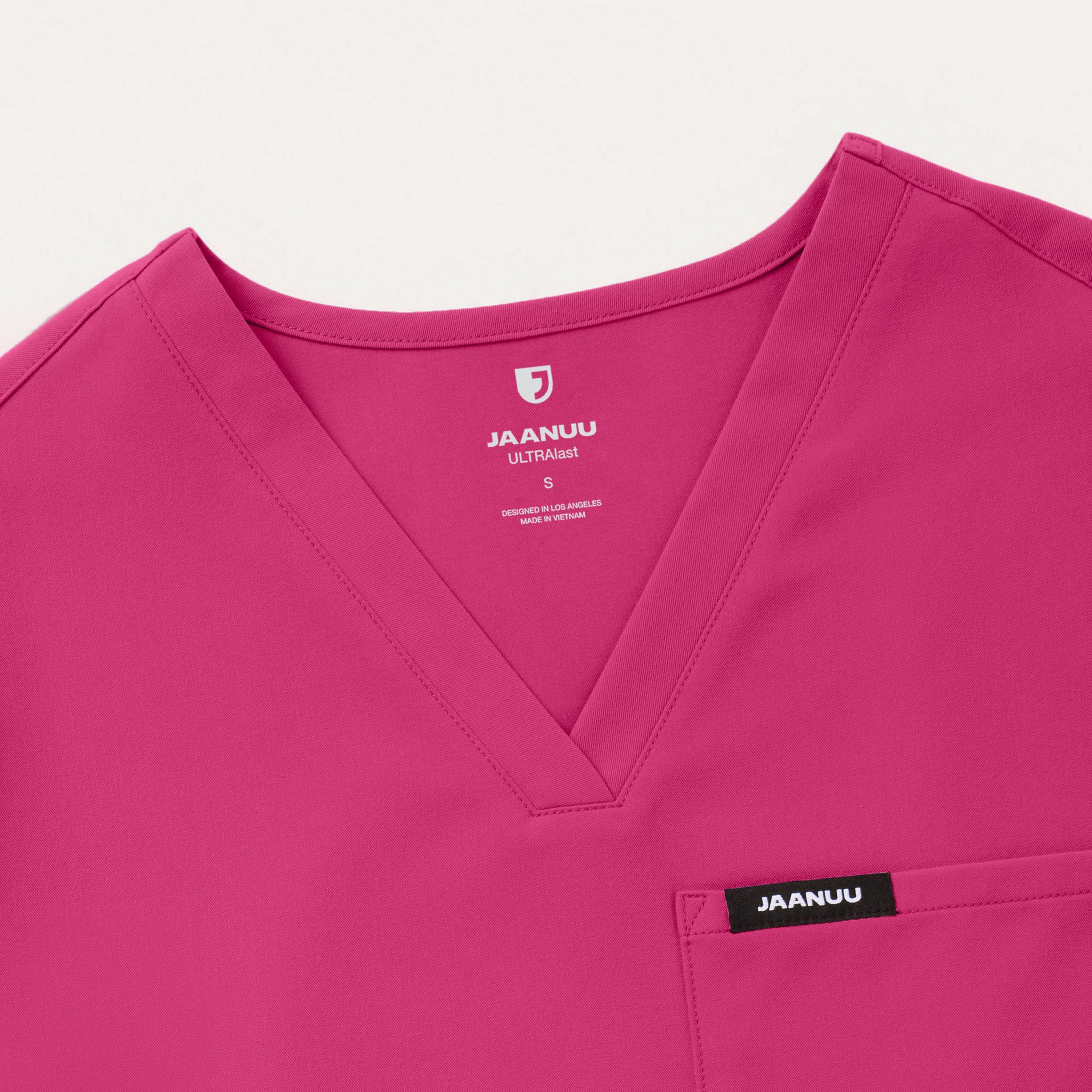 Rhena Essential 1-Pocket Scrub Top - Wild Berry – JAANUU