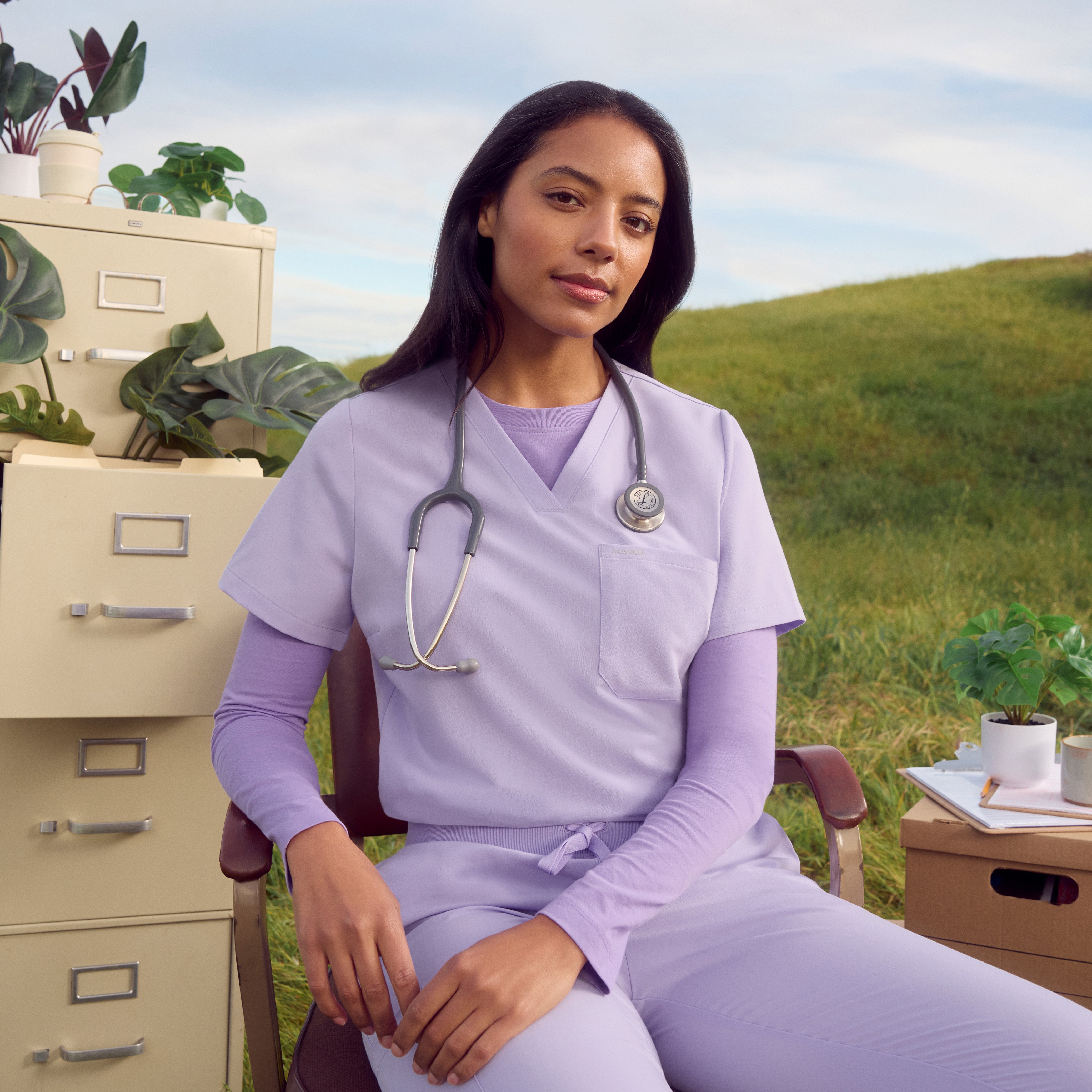 Rhena Slim Essential 1-Pocket Scrub Top - Lavender