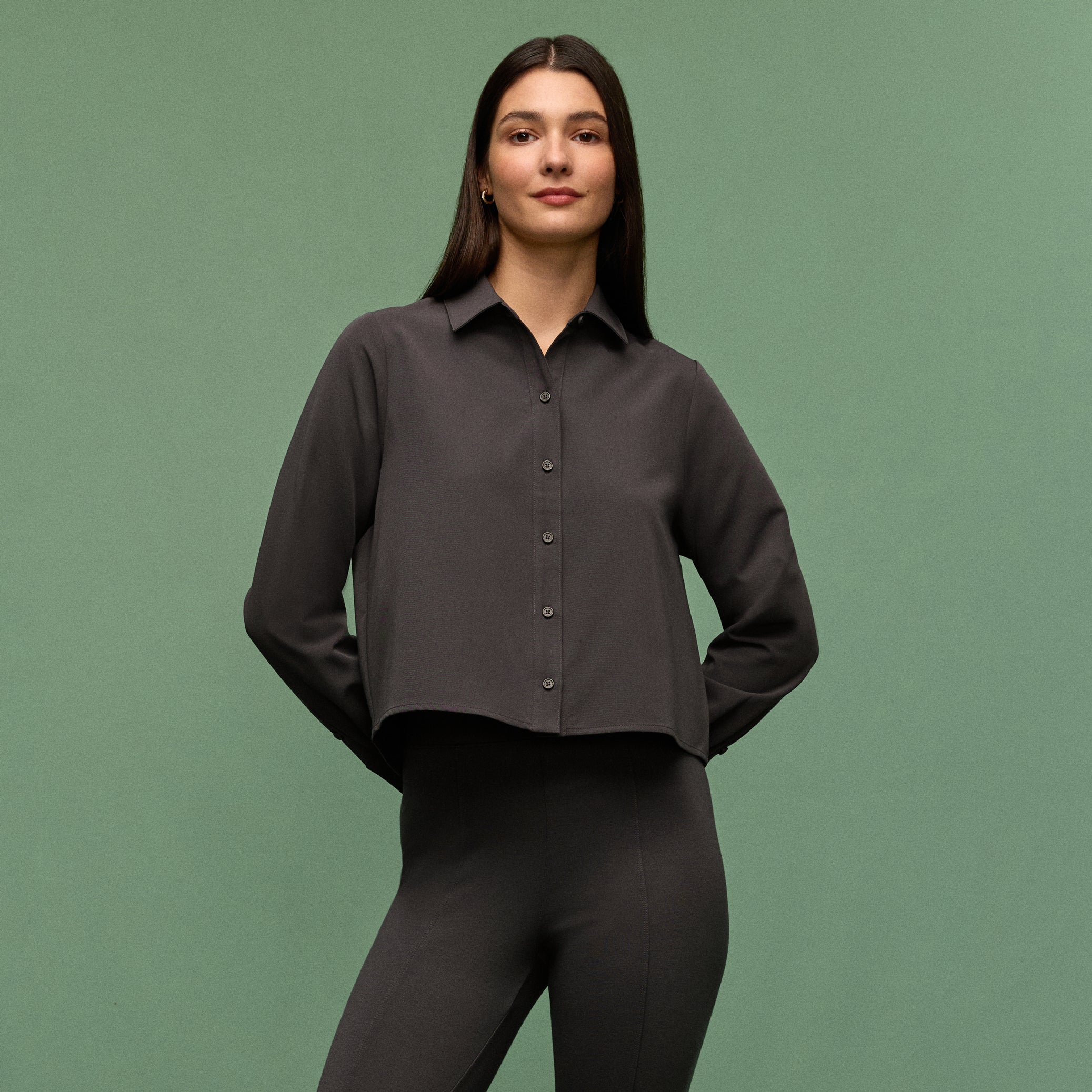 Kenna Cropped Button-Up Scrub Shirt - Charcoal