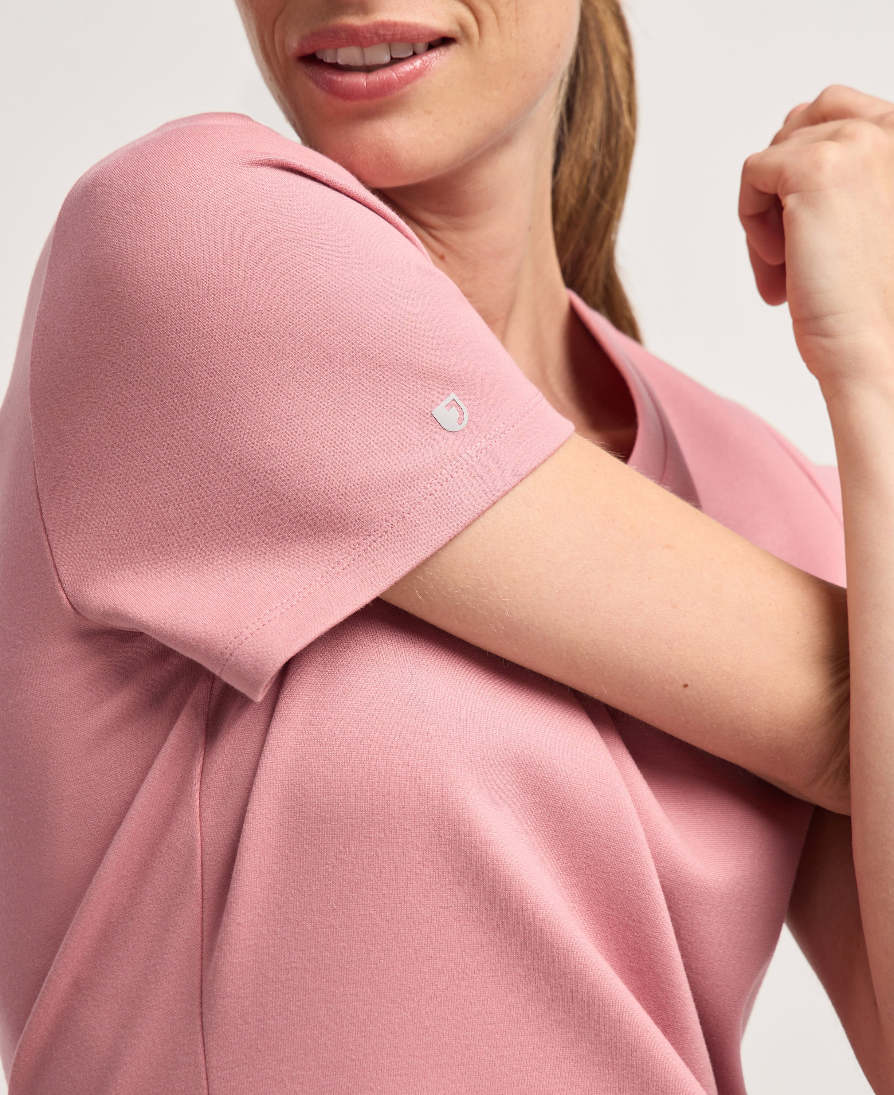 Jaanuu Cesi Slim Scrub Top in Mauve, product photo 3 of 6