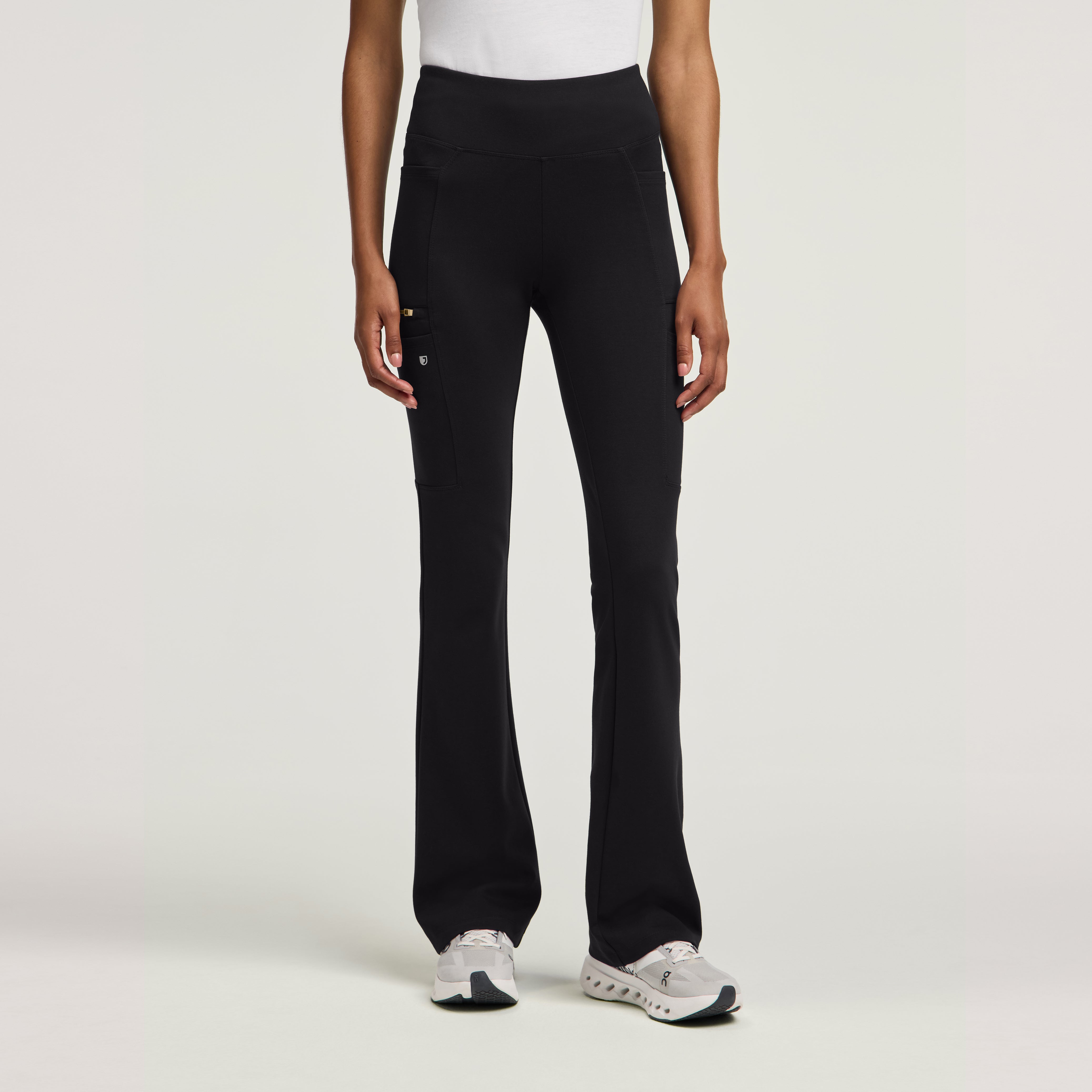 Perri Yoga Scrub Pant - Black + Gold Zip