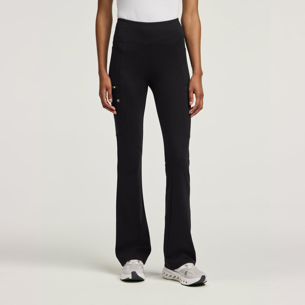 Perri Yoga Scrub Pant - Black + Gold Zip