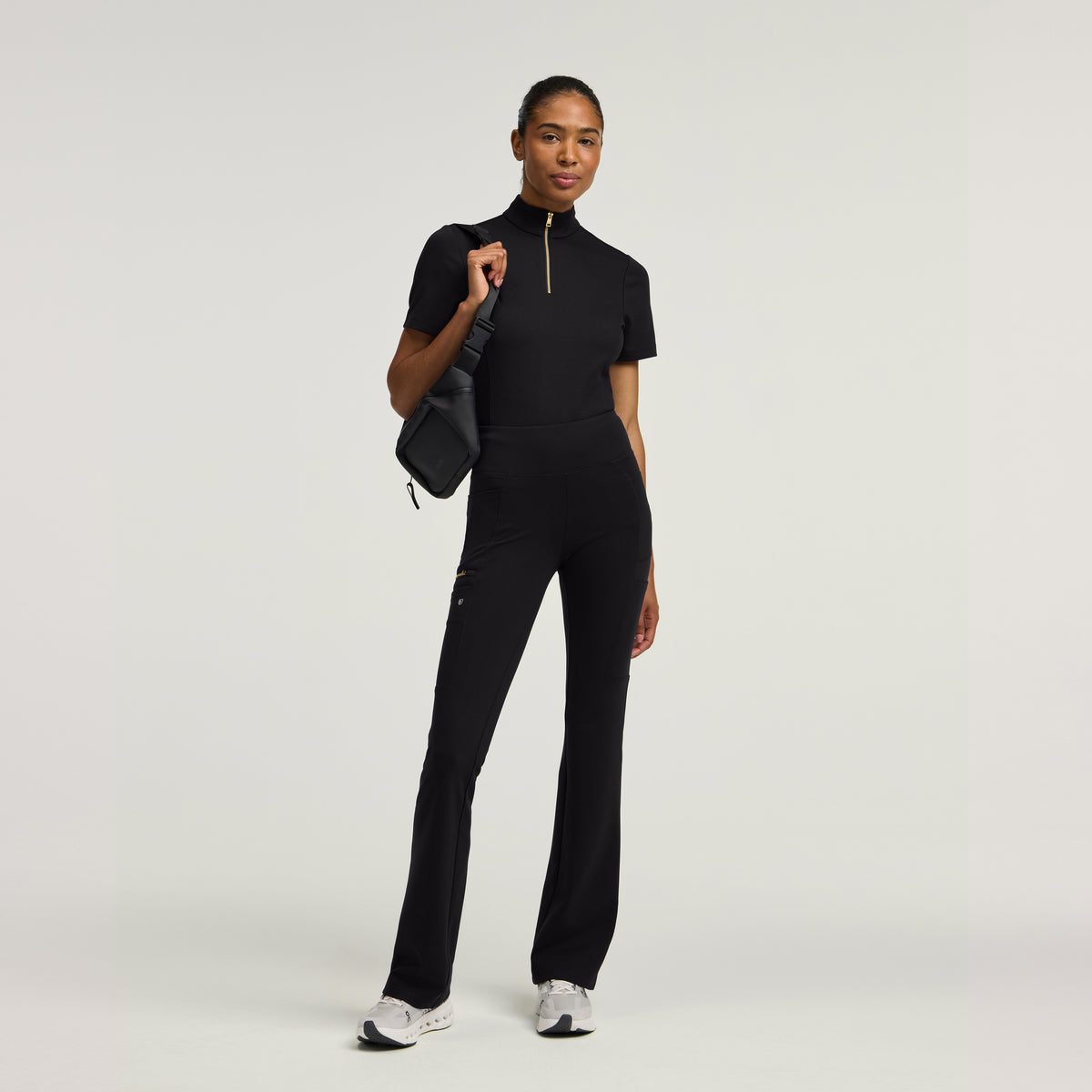 Perri Yoga Scrub Pant - Black + Gold Zip