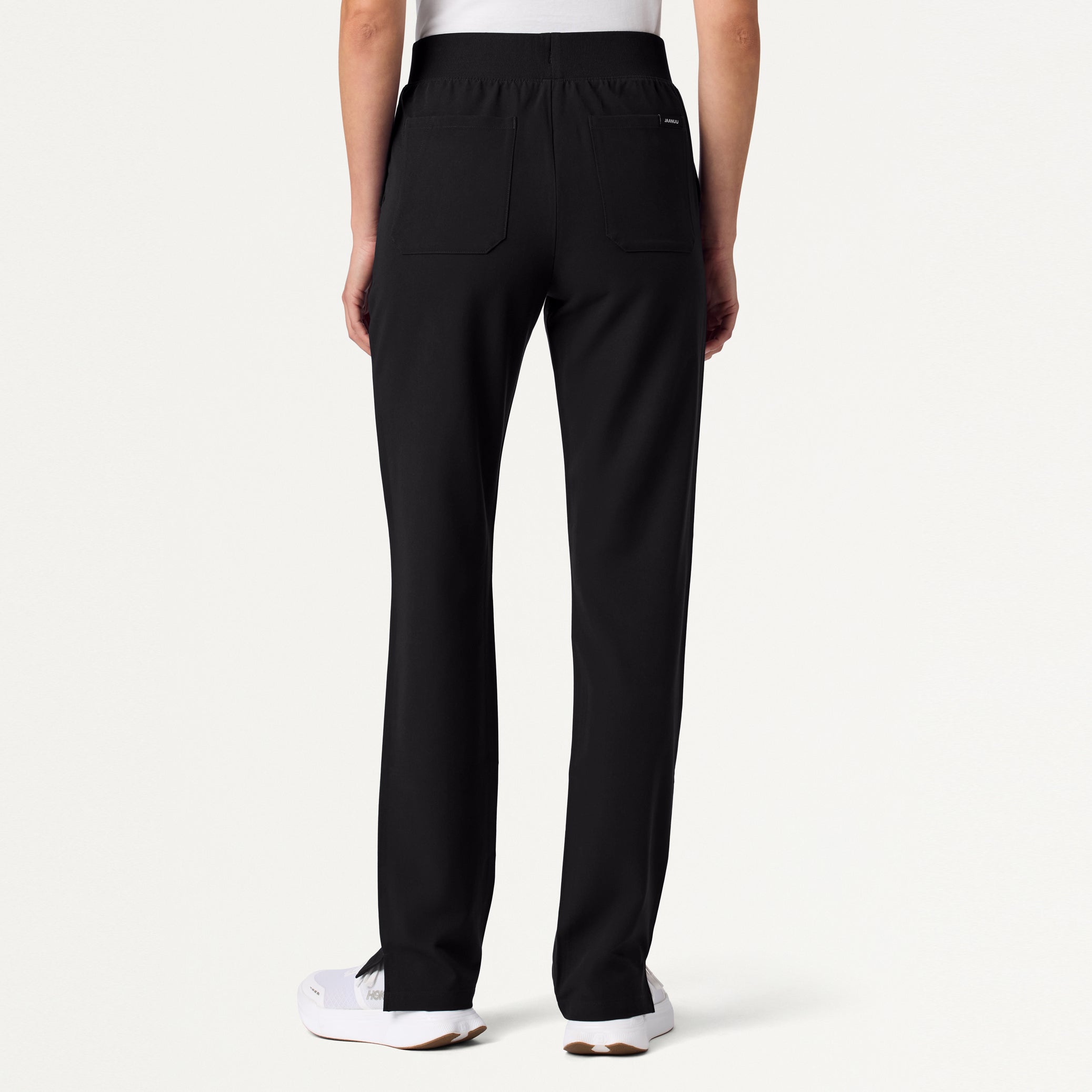 Woman wearing Black scrub pant.